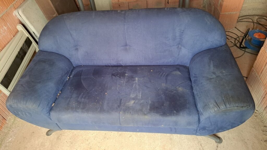 curatare canapea cu aburi spalare si igienizare