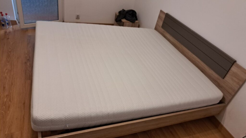 spalare tapiterie canapele saltele igienizare spalatorie clean spot oradea